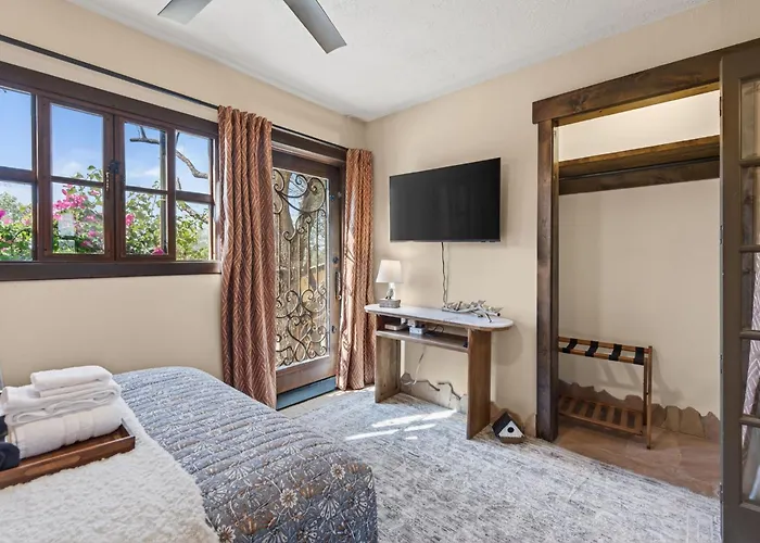 Desert Resort: Pool, Hot Tub, Golf Cave Creek