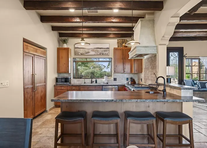 Desert Resort: Pool, Hot Tub, Golf