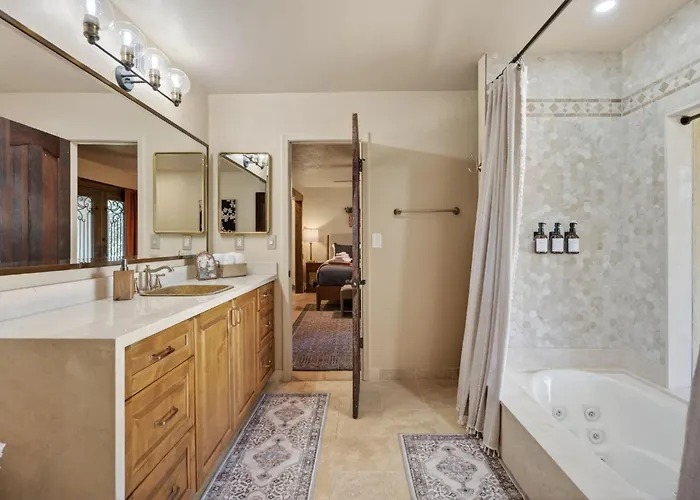 Desert Resort: Pool, Hot Tub, Golf Cave Creek
