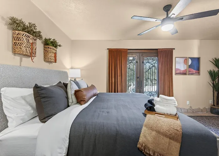 Desert Resort: Pool, Hot Tub, Golf Holiday home *