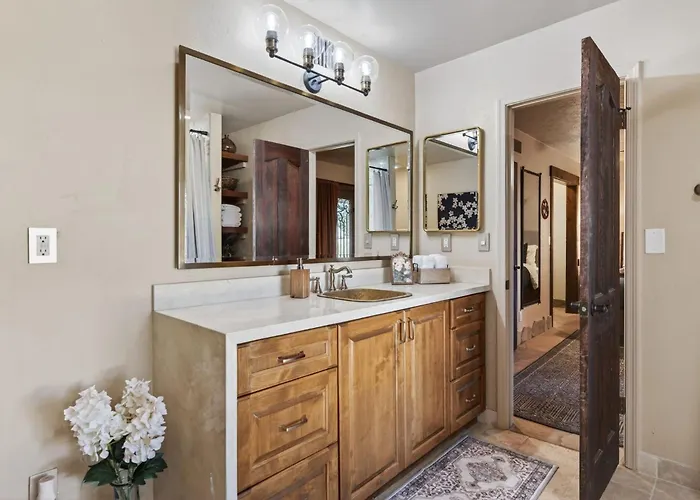 Desert Resort: Pool, Hot Tub, Golf Holiday home *