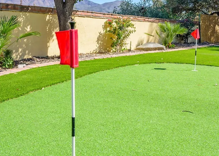Desert Resort: Pool, Hot Tub, Golf Holiday home *